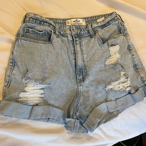 HOLLISTER DISTRESSED “MOM” SHORTS